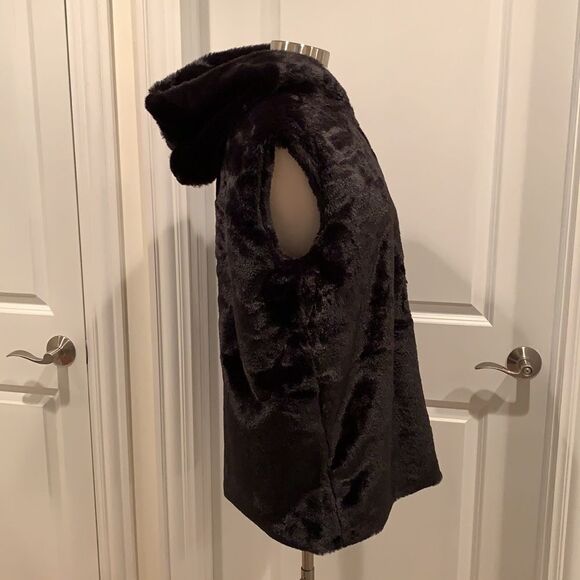 Alessandra C Black Soft Faux Fur Vest with side Pockets Made in Italy - Picture 5 of 10